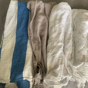 4 Muslin swaddles